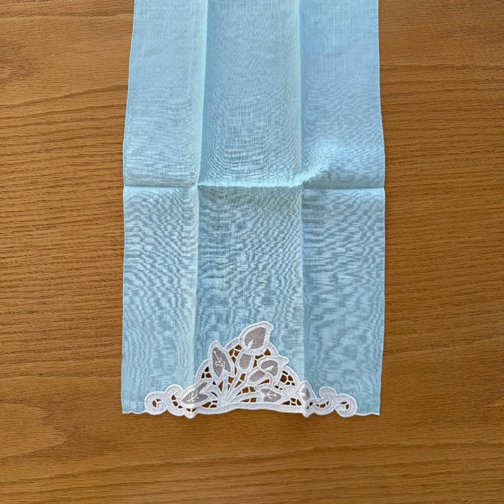 SET OF 4 VINTAGE FINGERTIP TOWELS